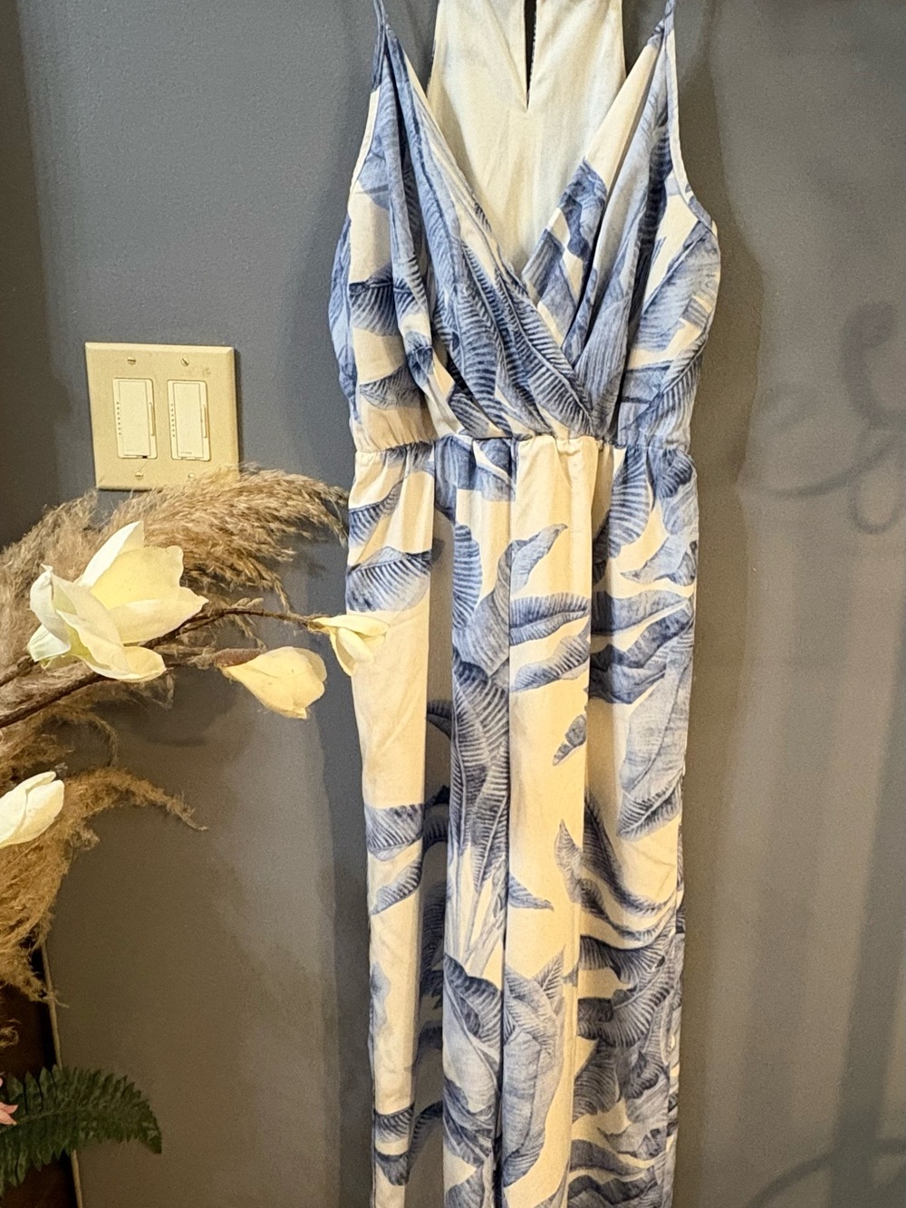 entro Blue and White Leaf-Print Maxi Dress